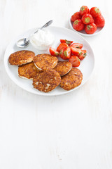 Pancakes with fresh strawberries and cream.