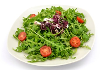 rucola z radicchio i pomidorem
