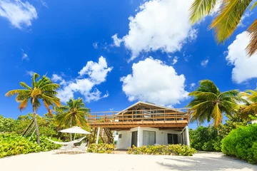 Keuken spatwand met foto Strandhuis aan het 7 mijl lange strand, Grand Cayman © SCStock