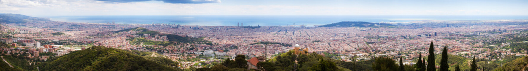 Fototapeta na wymiar Top panoramic view of Barcelona from Tibidab