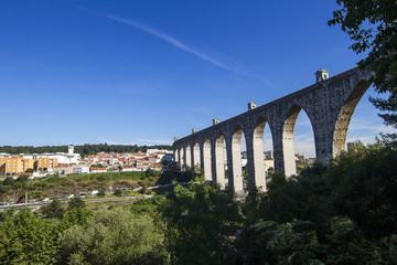 Fototapeta na wymiar aqueduct built in the 18th century, located in Lisbon