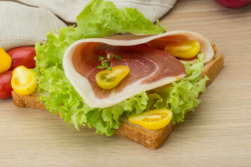 Sandwich with hamon