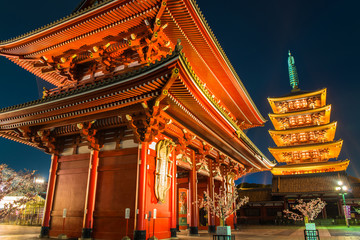 Fototapeta na wymiar Sensoji-ji Red Japanese Temple in Asakusa, Tokyo, Japan
