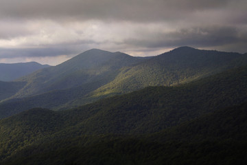 Obraz na płótnie Canvas A Scenic view of the Blue Ridge Mountains.