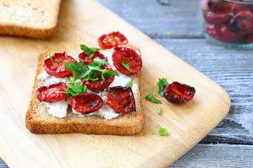 Bruschetta with sun-dried tomatoes