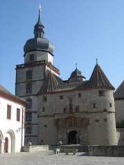 Naklejka premium Würzburg, Eingang und Turm der Festung Marienberg
