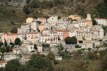 Fototapeta na wymiar provencal village (coursegoules alpes)