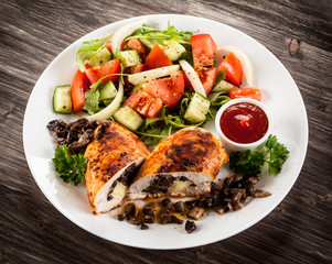 Grilled chicken fillets and vegetables