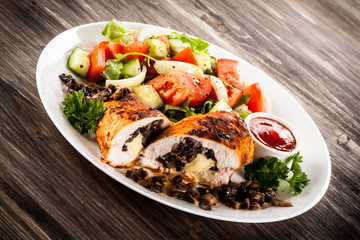 Grilled chicken fillets and vegetables