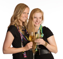 Freundinnen mit Sektgläsern freigestellt