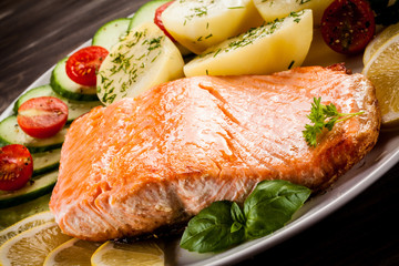 Grilled salmon and vegetables