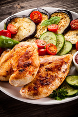 Roast chicken fillet and vegetables