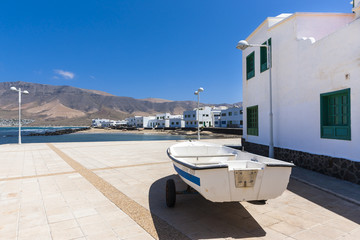 Fischerdorf mit  weissen Häuser, Caleta,  Lanzarote