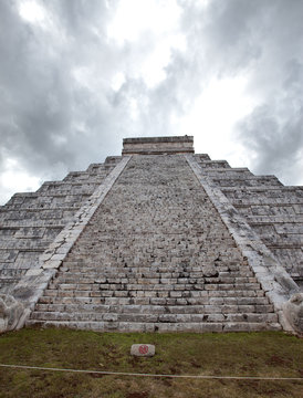 Kukulkan Pyramid in Chichen Itza on the Yucatan, Mexico