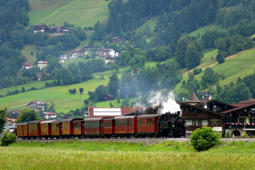 Zillertalbahn in den Alpen - Österreich