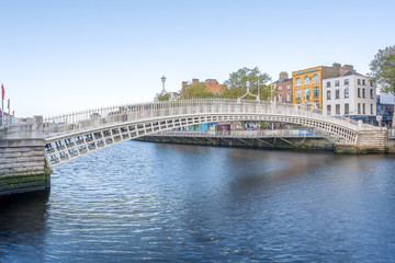 Fototapeta na wymiar Ha penny Bridge in Dublin