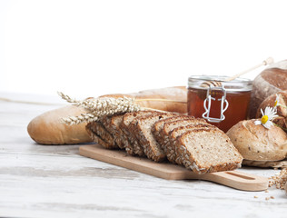 full corn bread, honey and milk © pawel70