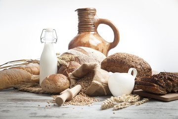 full corn bread, honey and milk © pawel70