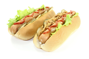 Hot dogs mit Ketchup und Röstzwiebeln
