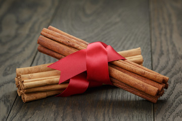 tied true ceylon cinnamon sticks