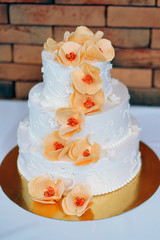 Obraz na płótnie Canvas wedding cake with orange flowers