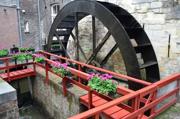 Papier Peint photo autocollant Moulins Roue de moulin à eau à Maastricht, Pays-Bas