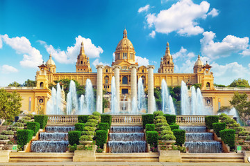 Nationalmuseum in Barcelona, Placa de Espanya, Spanien. © BRIAN_KINNEY