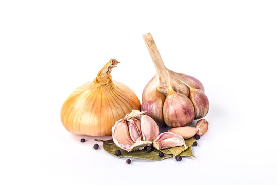 onion, garlic, bay leaf and black pepper