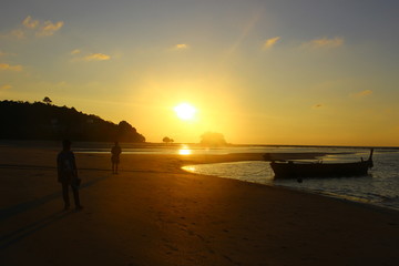 Fototapeta na wymiar Sunset time at the beach