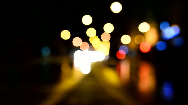 şehir trafiği ve bokeh etkisi