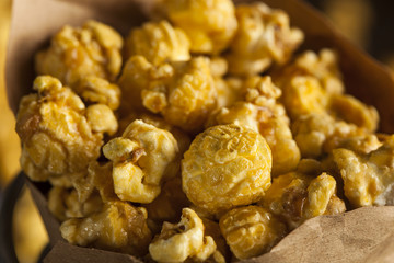 Homemade Crunchy Caramel Popcorn