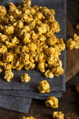 Homemade Crunchy Caramel Popcorn