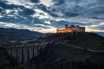 Fototapeta premium Rocca Albornoziana e ponte delle torri a Spoleto