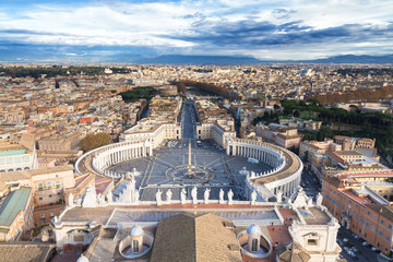Blick über den Petersplatz und Rom