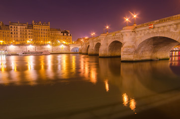 Obraz premium Old Town of Paris (France) at night