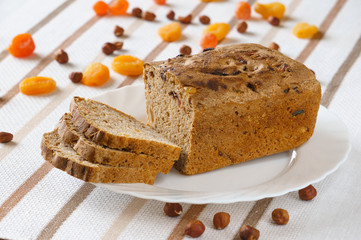 Bread with dried fruits