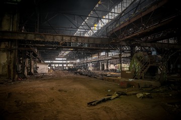 Fototapeta premium Large empty hall with concrete walls