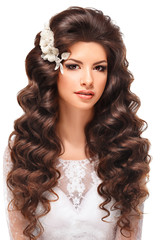 Fototapeta premium portrait of a beautiful brunette girl in white wedding dress
