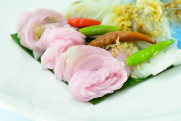steamed rice-skin dumplings on banana leaf