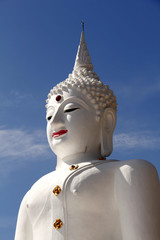 weisse buddhastatue in Asien