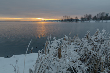морозное утро на реке, Урал, Россия