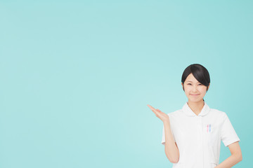 メッセージボードと案内するナース