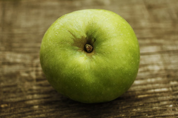 зеленое яблоко