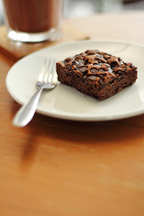 close up brownie and chocolate in ceramic dish