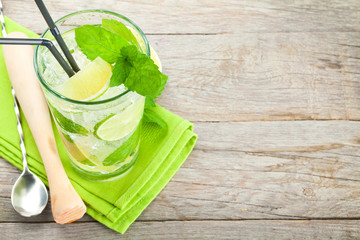 Fototapeta premium Fresh mojito cocktail and bar utensils
