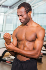 Obraz premium Feeling pain after workout.