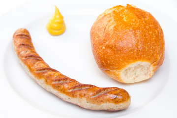 Rostbratwurst mit Senf und Semmel