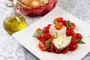 goat cheese with tomatoes