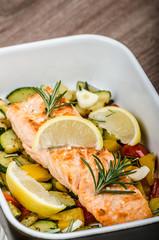 Salmon baked with thyme and Mediterranean vegetables