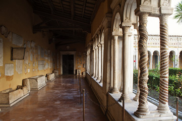 basilica san paolo fuori le mura - chiostro